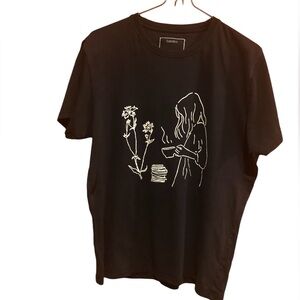 Lussotica t shirt in black with design in white, short sleeves.